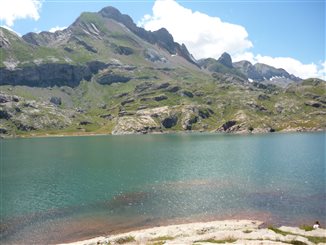 Aire de pique-nique avec vue sur la crète de Berner